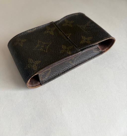  — Vintage lv case