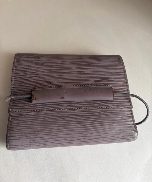  — Lv purse