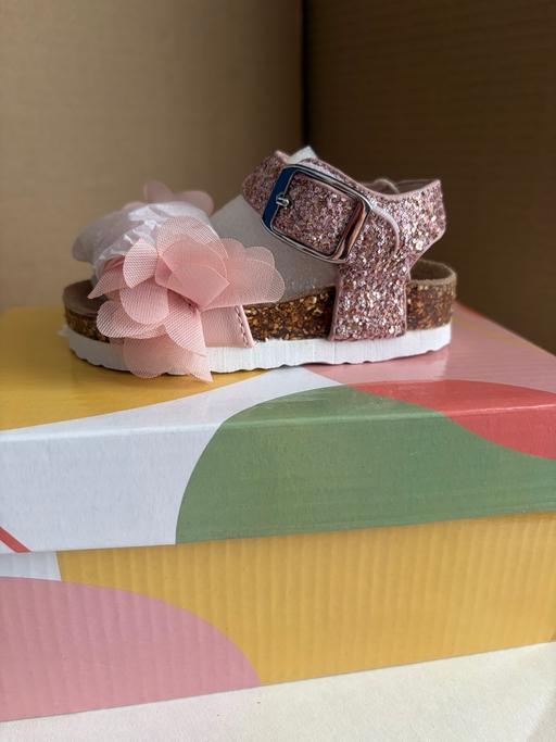  — Girls sandals