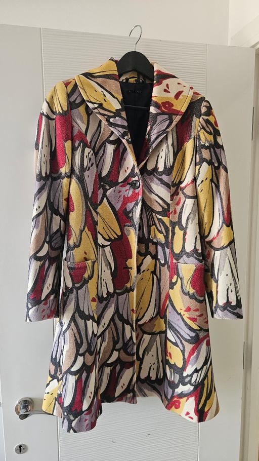  — Unique coat 'art-pattern' 