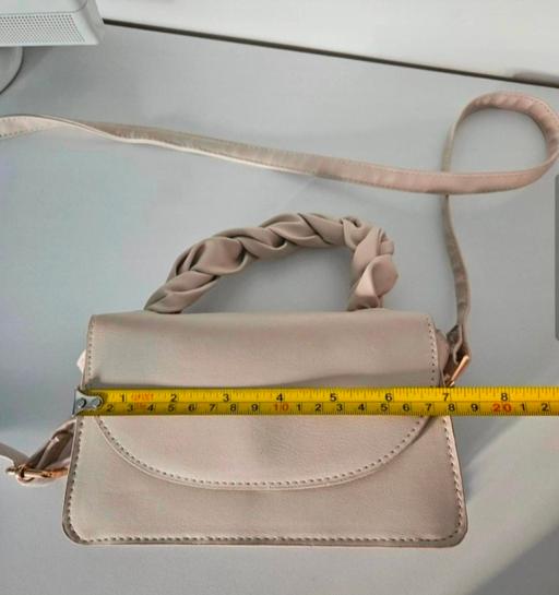 — PRIMARK beige bag