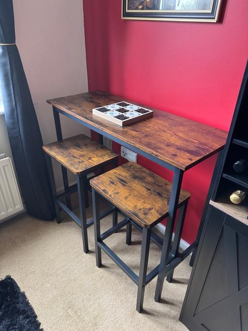  — RUSTIC BREAKFAST BAR WITH 2 STOOLS