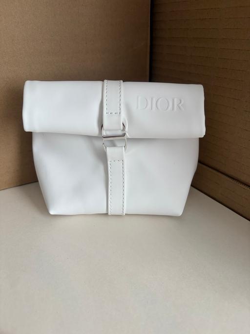  — Wash bag makeup