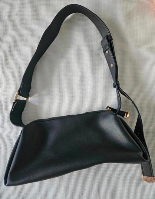  — PRIMARK black bag