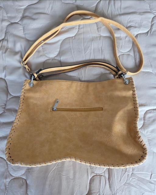  — Neutral shoulder bag