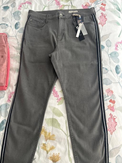  — Ladies jeans.