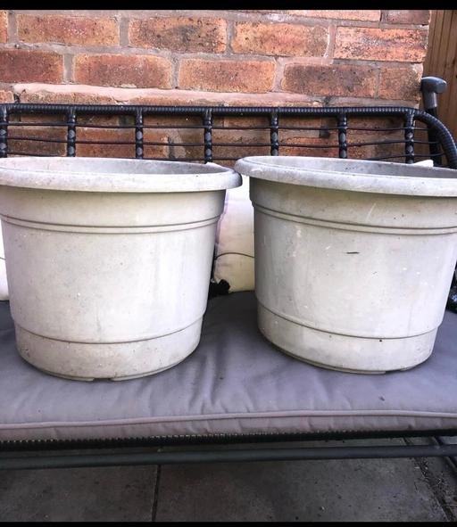  — Large plant pots