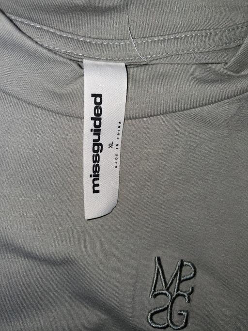  — missguided Tshirt xl