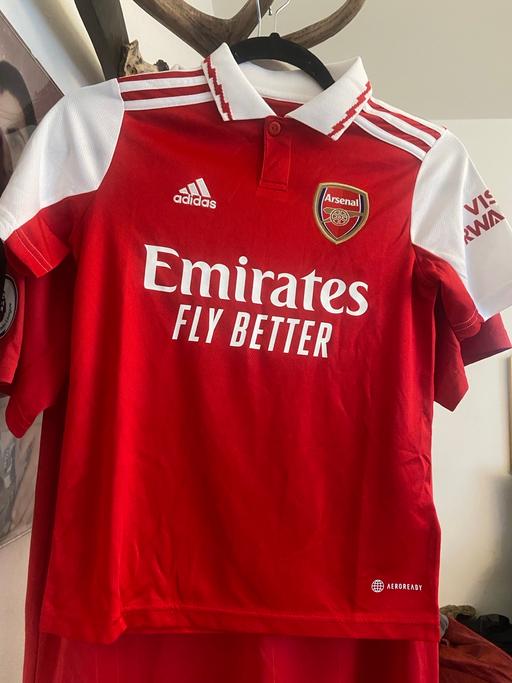  — Arsenal  football  shirt kids9/10 years old