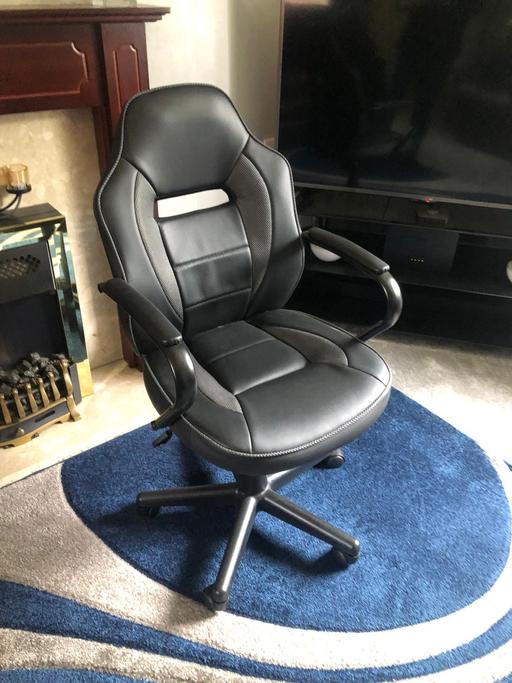  — Office / computer chair