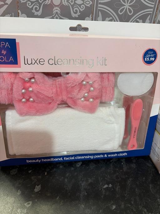  — Cleansing kit