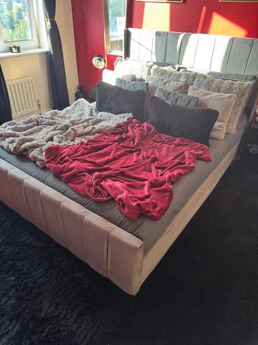  — WINGED GREY KING BED