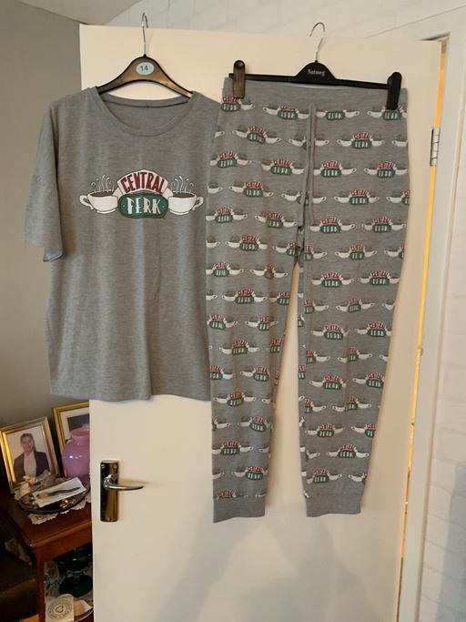  — Ladies pyjamas