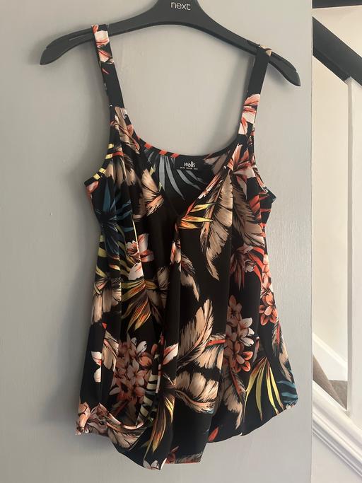  — Stunning Wallis top size 10 ladies