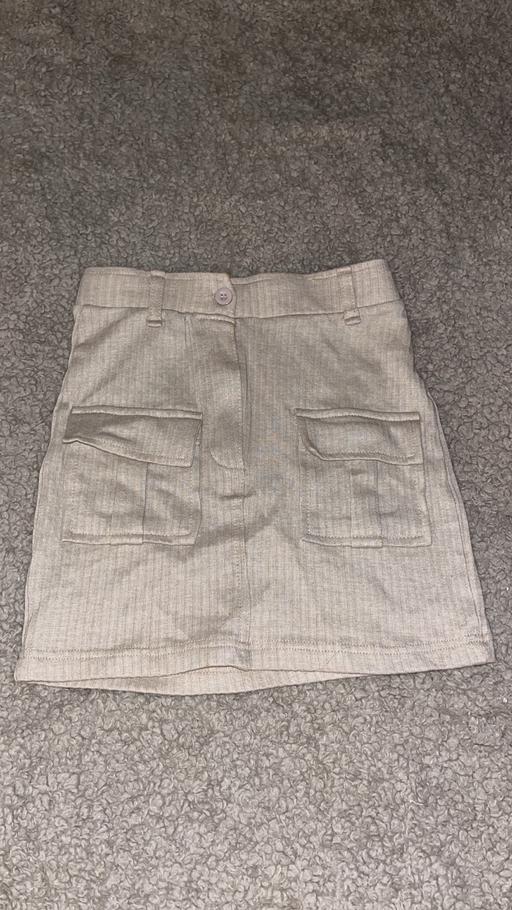  — women’s skirt