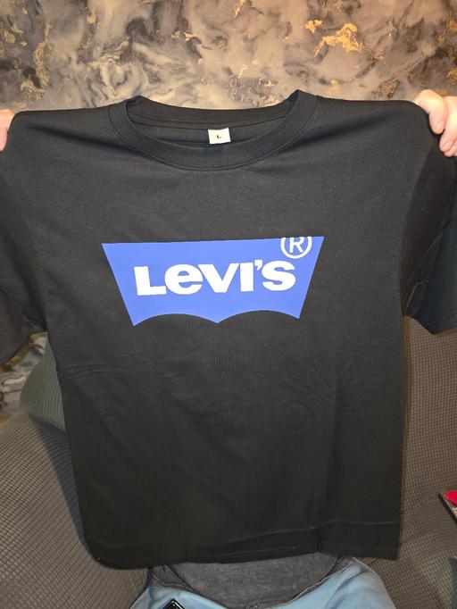  — LEVIS TShirt