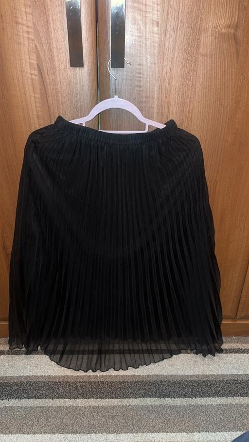  — Women’s black mid skirt