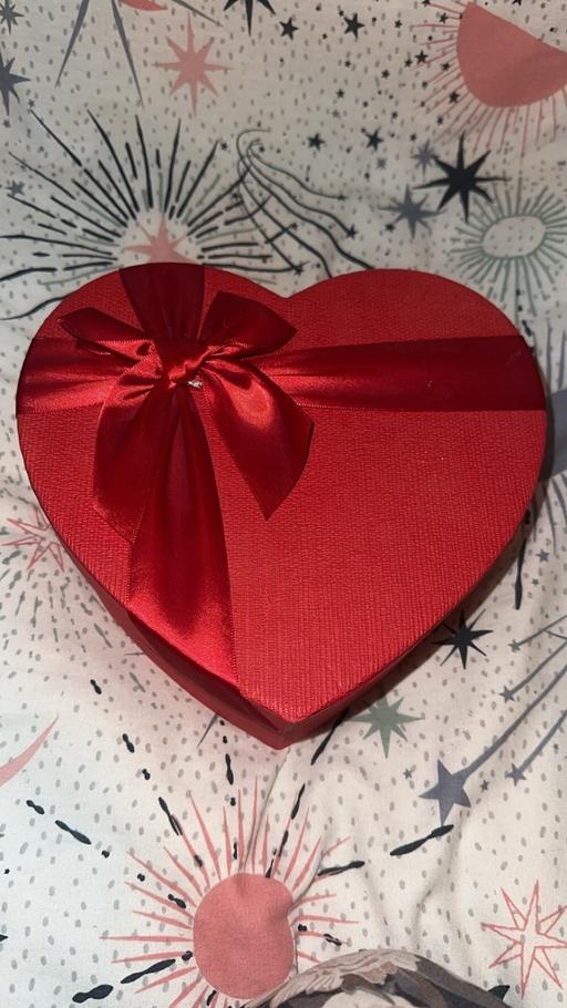 — Set of 3 heart shaped red gift boxes