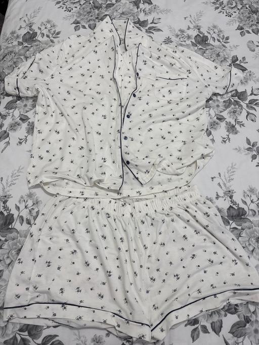  — Pjs