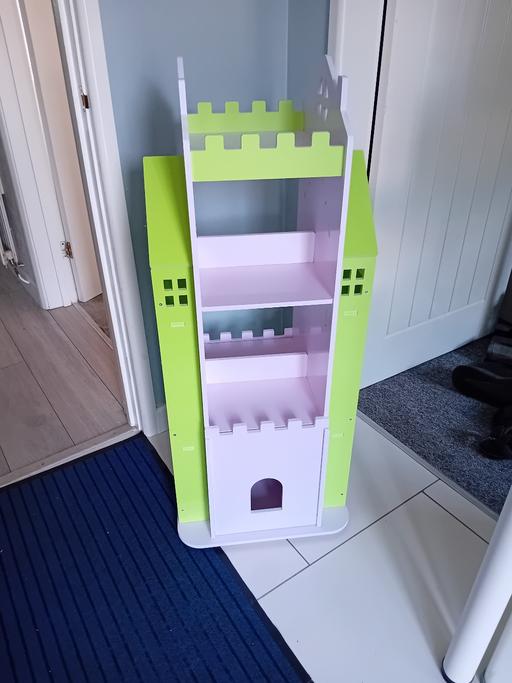  — New castle style bookcase