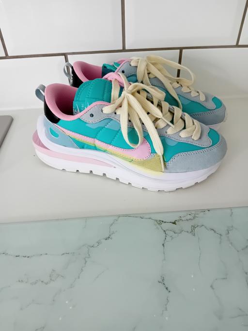  — womans nike x sacia