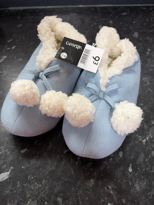  — Slippers size 6