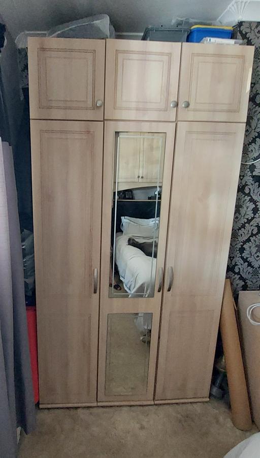  — 5 Piece Oak Bedroom Furniture Set