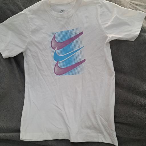  — The Nike tee Kids L