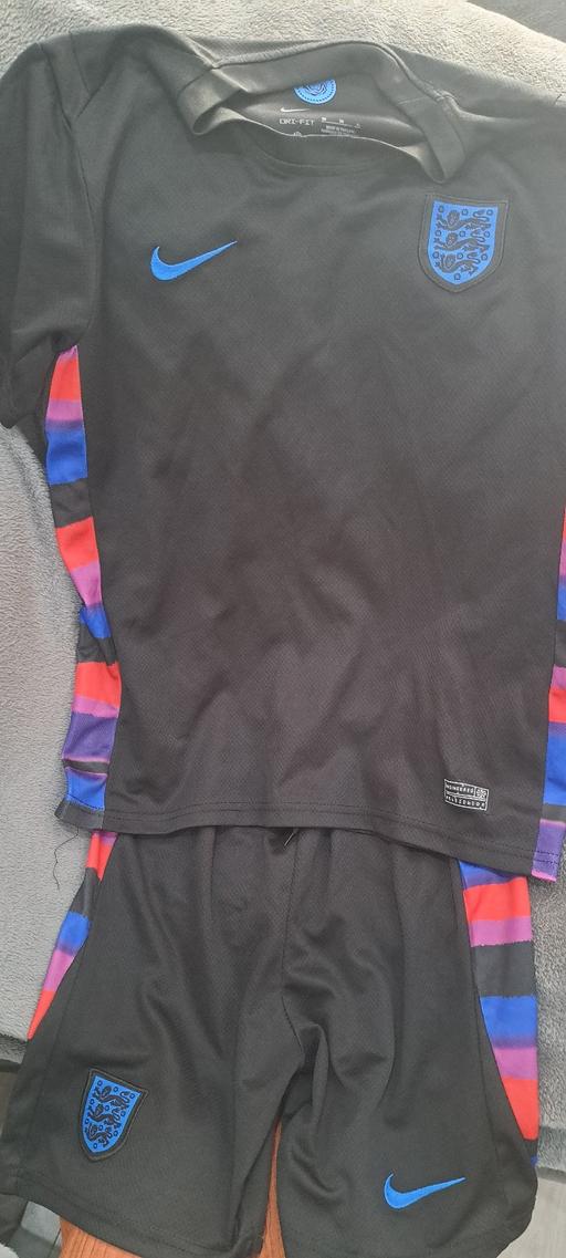  — Nike England outfit 9-10