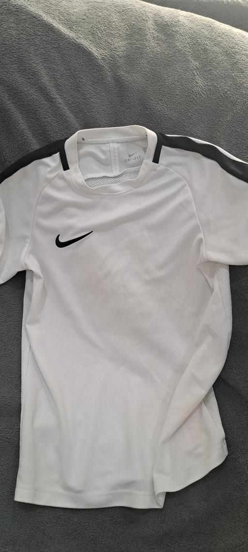  — Nike Dri-Fit Shirt Kids S