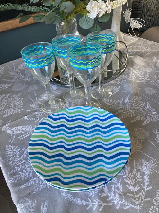  — Plastic picnic set