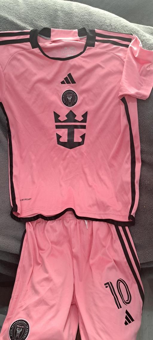  — Adidas Miami outfit
