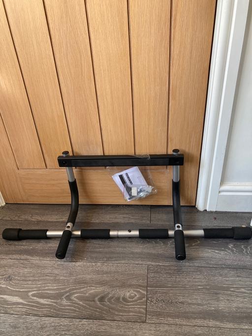  — Pull up bar