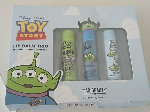  — Lip balms set )