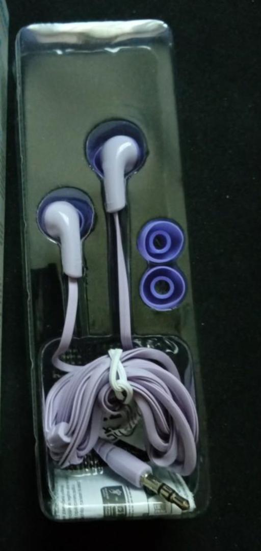  — Earphones)