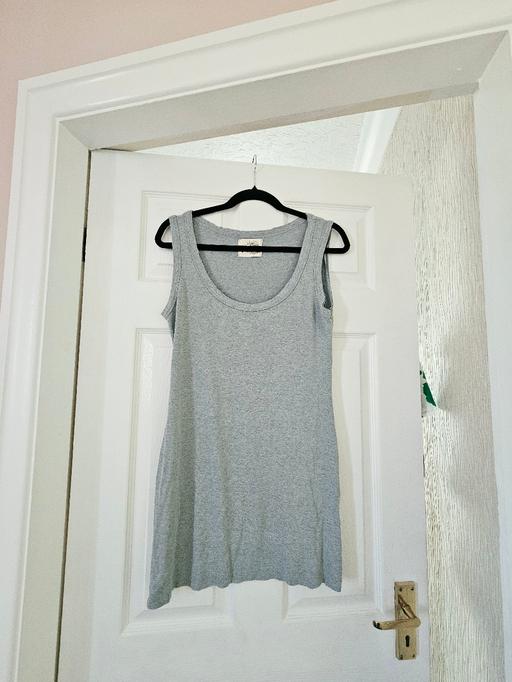  — Distressed style, green colour top, size 16.