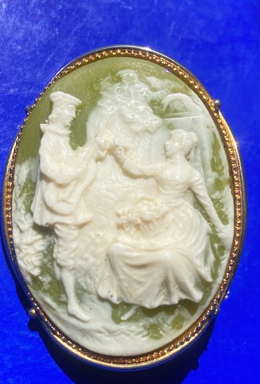  — 9ct rolled gold cameo brooch man & woman pic