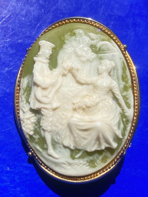  — 9ct rolled gold cameo shell brooch