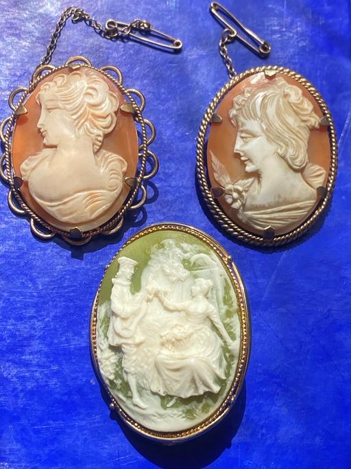  — Ladies 3x9ct rolled gold cameo brooches