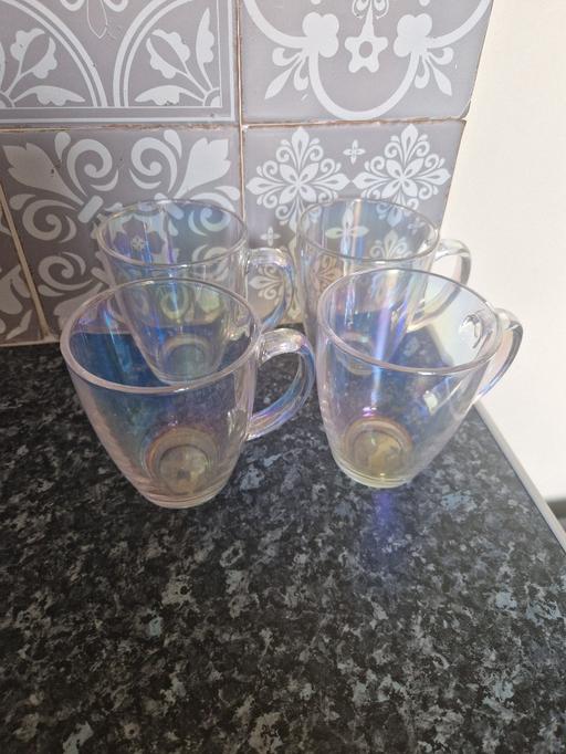  — brand new iridescent cups x4