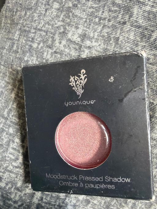  — New Younique pressed eyeshadow