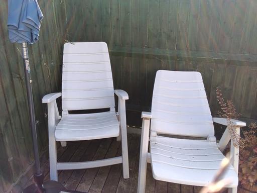  — 5 reclining chairs
