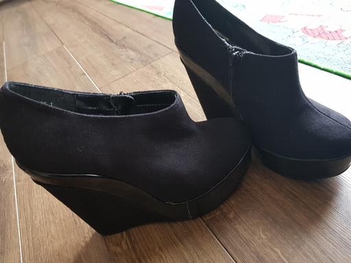  — NEW size 5 NEW LOOK womens wedge shoes