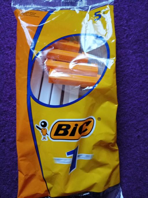 — brand new pack of 5 Bic razors