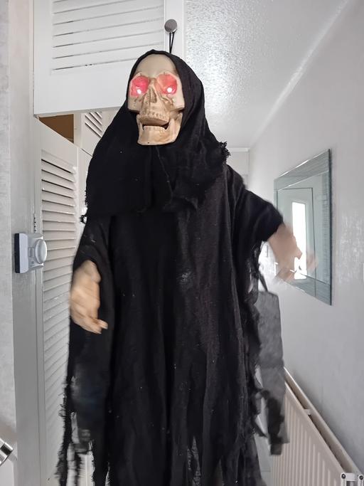  — animated scarey skeleton
