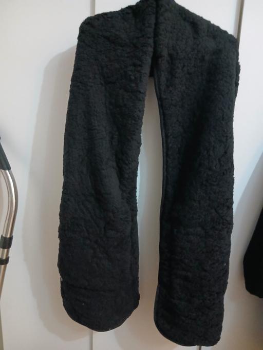  — Fluffy Pocket Scarf New