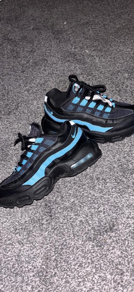  — Kids trainers