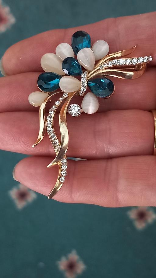  — vintage brooch