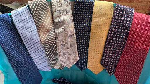  — Men’s silk ties