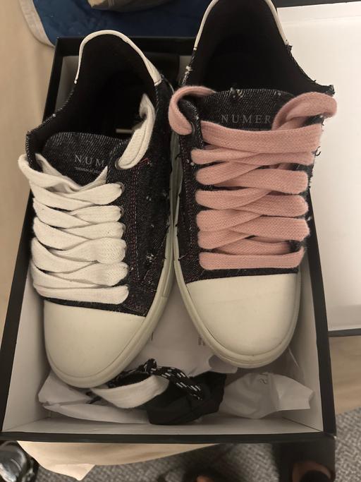  — Pink denim Numeris